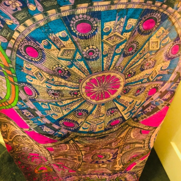 Hermes Scarf/Shawl. ‘Les Domes Celeste’. 100% Silk. Sheer. Made in France. - Picture 9 of 16